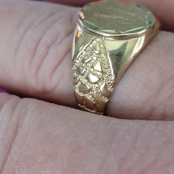 Signet mens initial "M" 10 kt. gold nugget ring - Picture 15 of 17